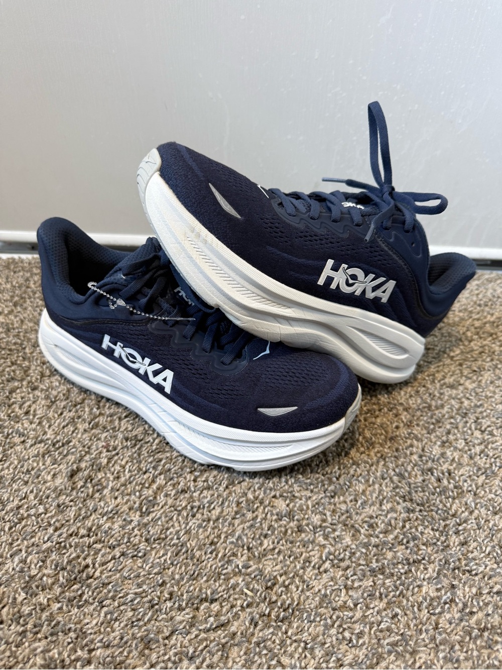 Hoka Bondi 9 size 9 2E Navy and White Plush-Cushion Running Shoes